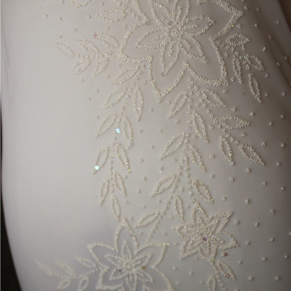 White beaded dress - Picture 10 of 11